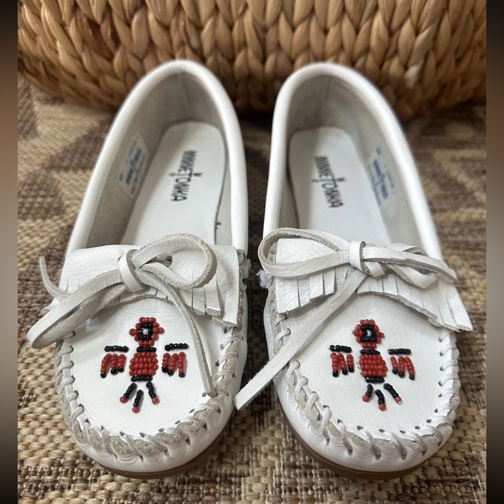 Minnetonka Sz 7 Thunderbird II White Leather Moccasin Women 604 Bubble Gum Sole